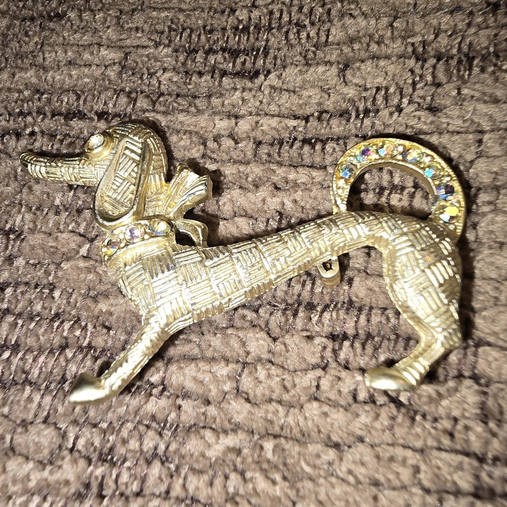 Vintage Dachshund Weiner Dog Gold Tone Jeweled Collar & Tail Brooch Textured